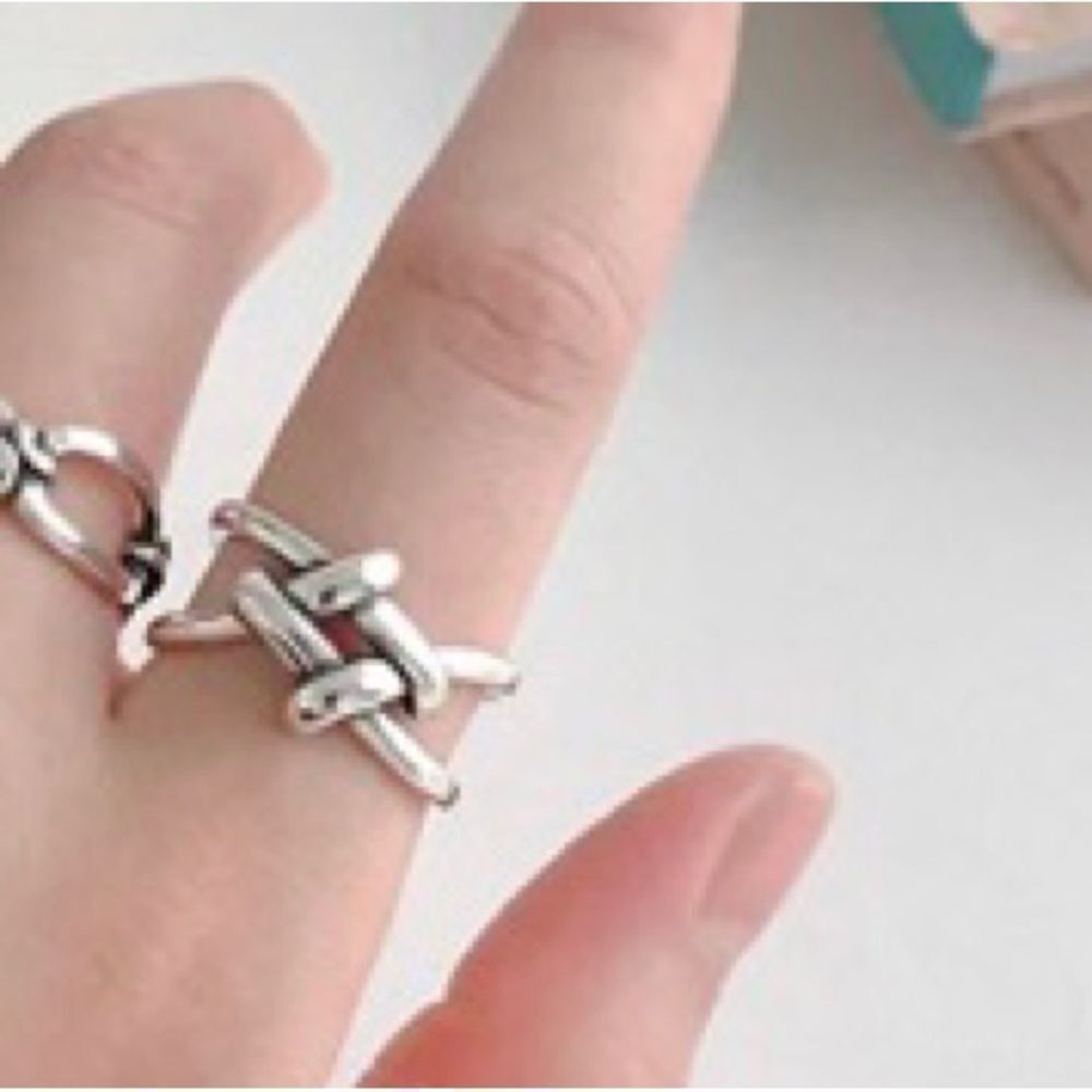 The Jumbo Knot Ring in 925 silver